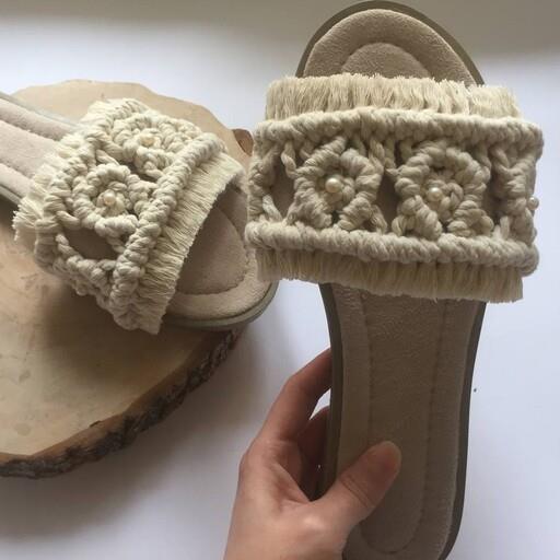 صندل مکرومه مروارید دوزی شده رنگ شیری ،جنس صندل سوئیت